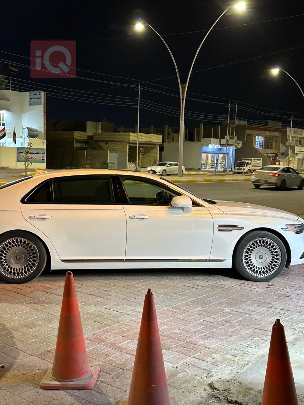 جنسس G90